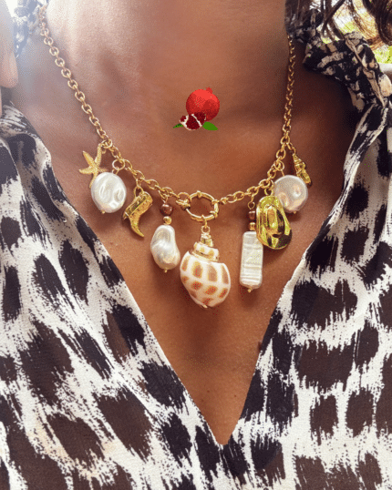 Collier grosses mailles avec 9 breloques donc celle du milieu interchangeable